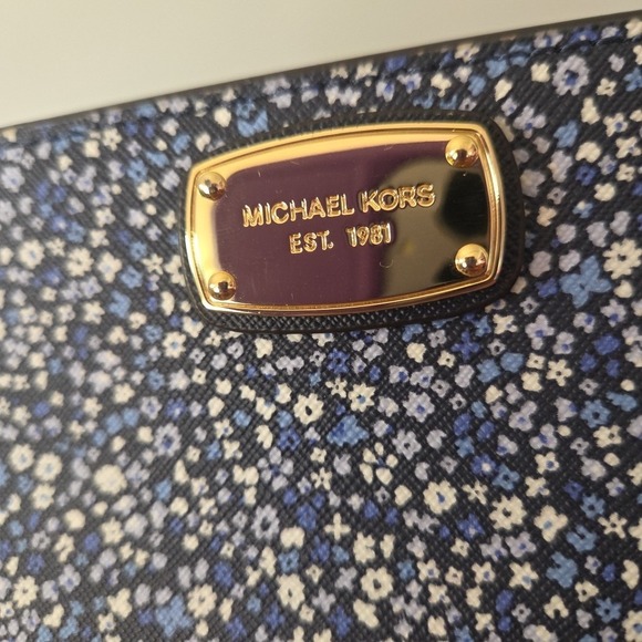 Michael Kors Blue White Daisy Floral Zipper Cell Phone Wallet - Picture 3 of 13
